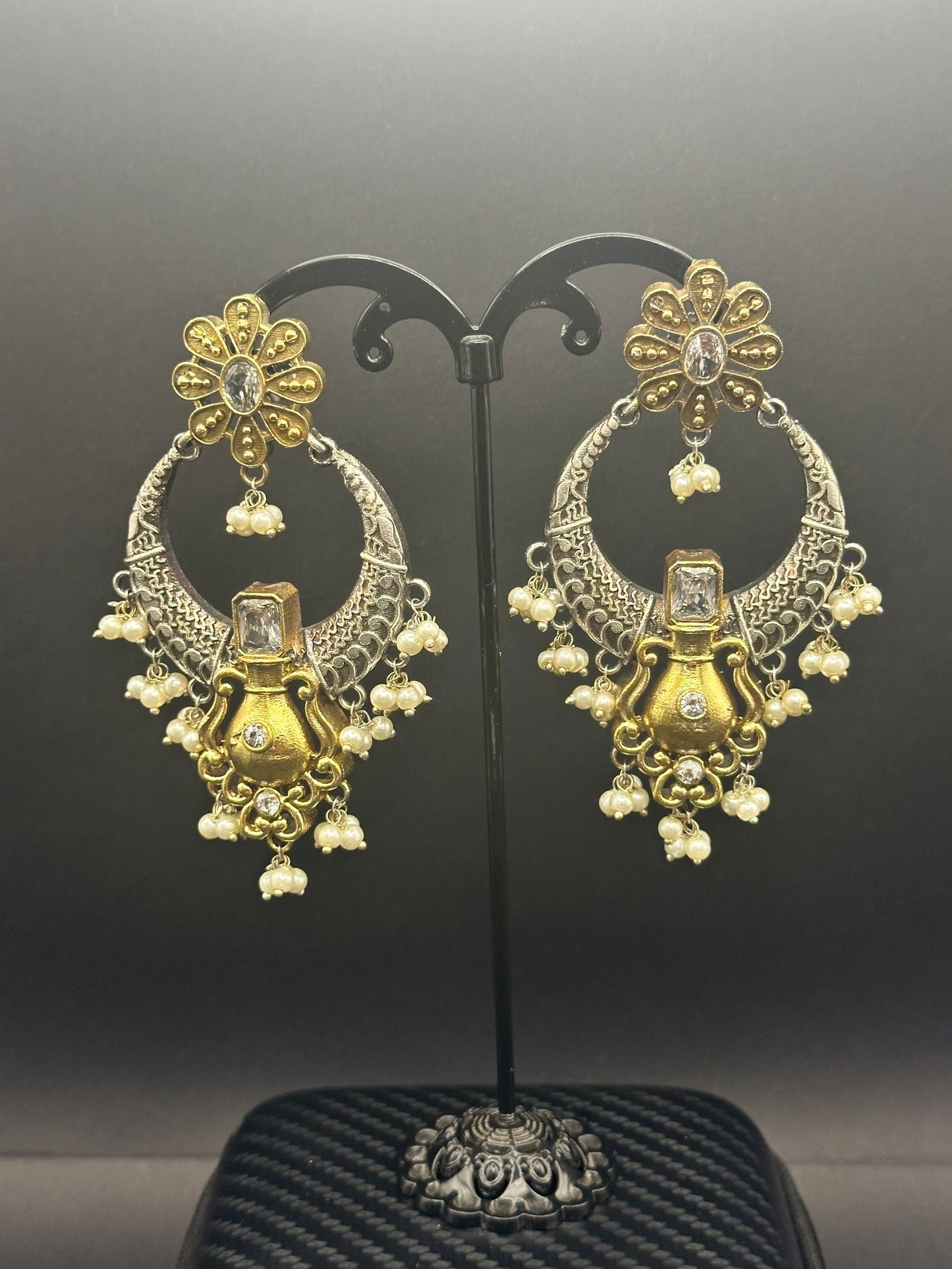 White Floral Beauty Earring - Stone Stories