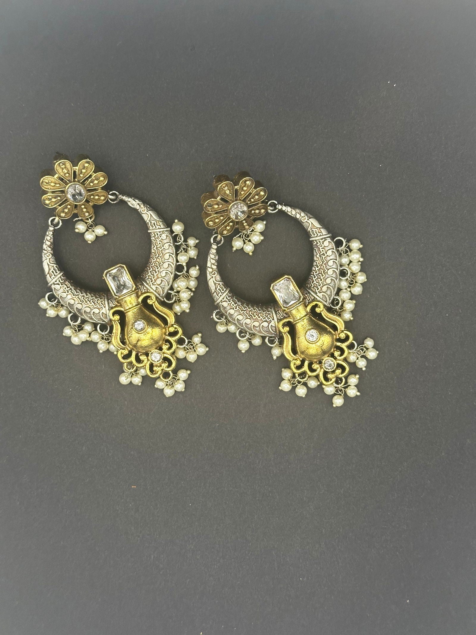 White Floral Beauty Earring - Stone Stories